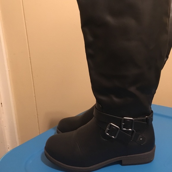 Black riding boots size 7 in a half - Picture 1 of 2